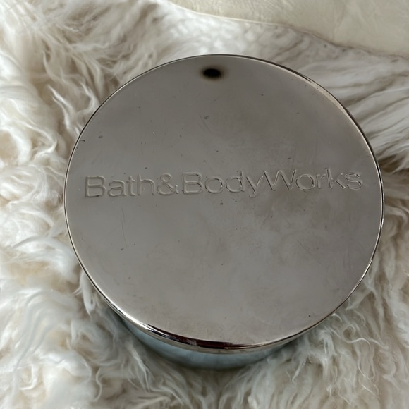 NWOT Bath & Bodyworks 3 wick candle Frozen Lake - Picture 2 of 3